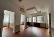 Cho thuê chung cư 212 Nguyễn Trãi, Quận 1 có 2 phòng ngủ, căn góc vị trí trung tâm gần chợ