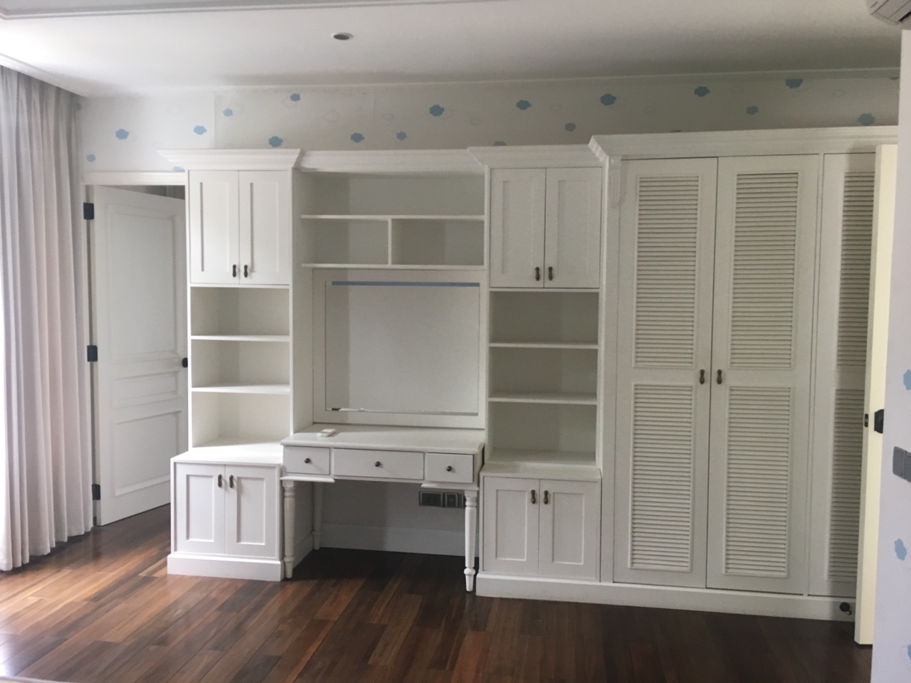 Cho thuê căn nhà phố nguyên căn giá 5500$ /tháng 