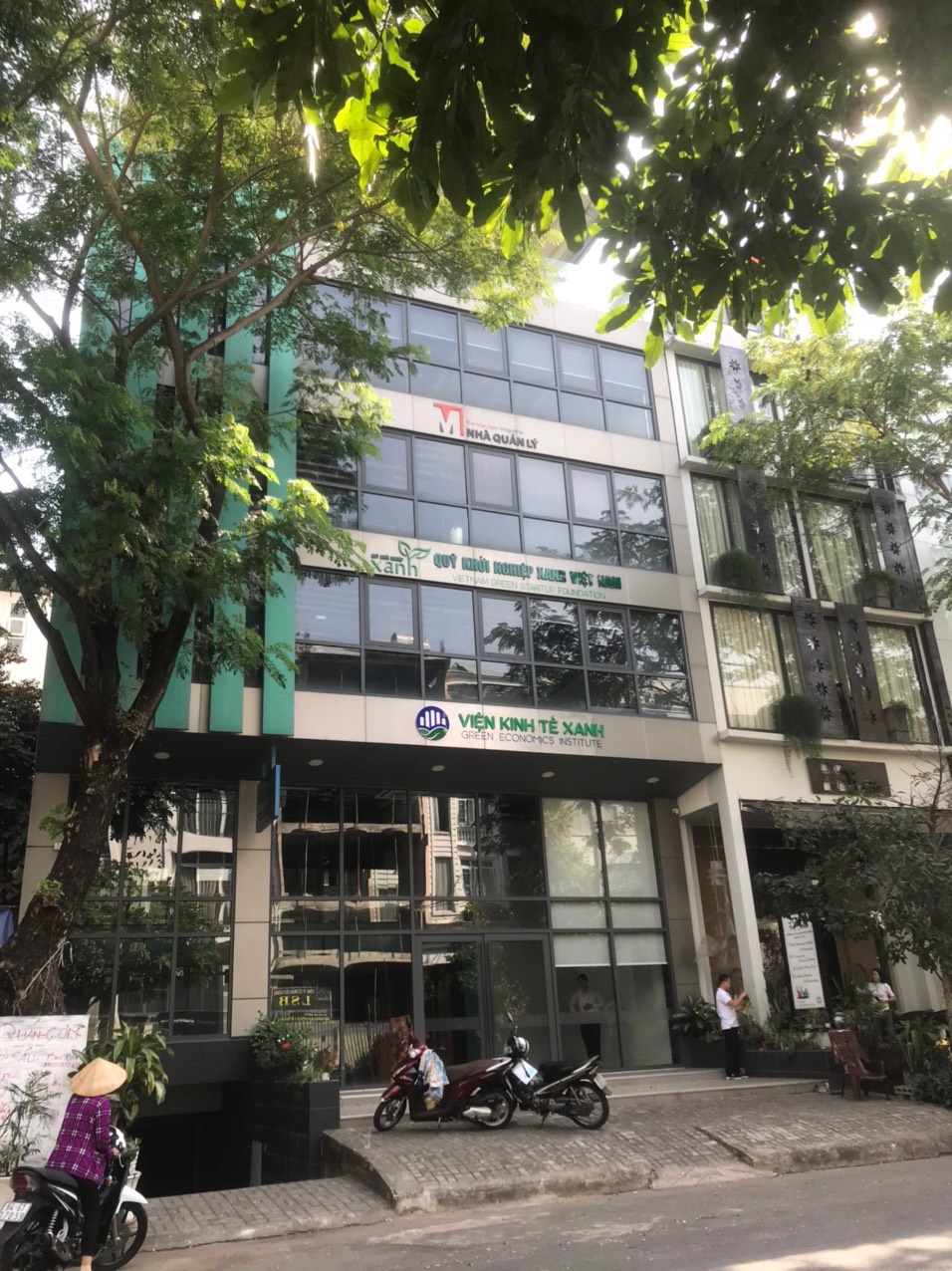 FOR RENT HUNG GIA TOWNHOUSE IN PHU MY HUNG TAN PHONG WARD DISTRICT 7