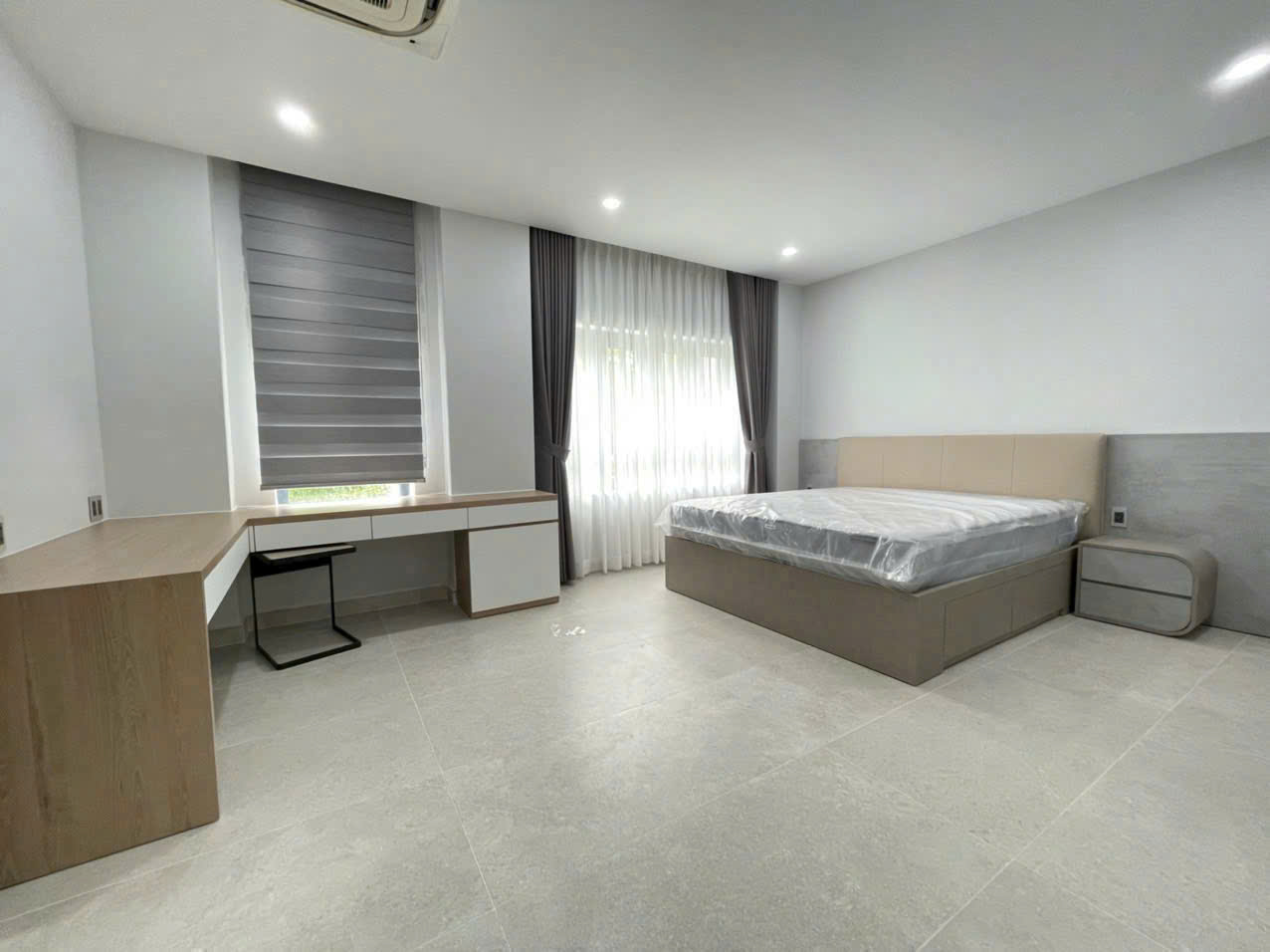 Cho thuê biệt thự B64 Nam Thông 2 Phú Mỹ Hưng, Quận 7 xây 4 tầng có 4 phòng ngủ, thang máy – 144m2 5
