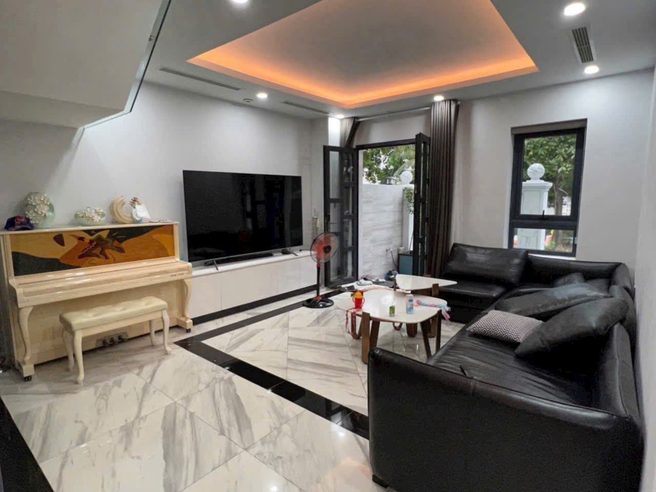 Cho thuê biệt thự B64 Nam Thông 2 Phú Mỹ Hưng, Quận 7 xây 4 tầng có 4 phòng ngủ, thang máy – 144m2 4