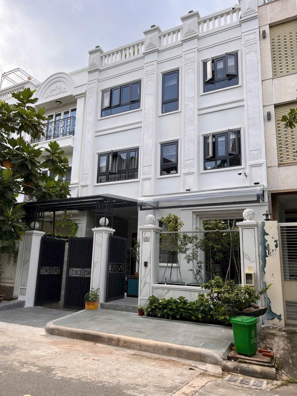 Cho thuê biệt thự B64 Nam Thông 2 Phú Mỹ Hưng, Quận 7 xây 4 tầng có 4 phòng ngủ, thang máy – 144m2 3