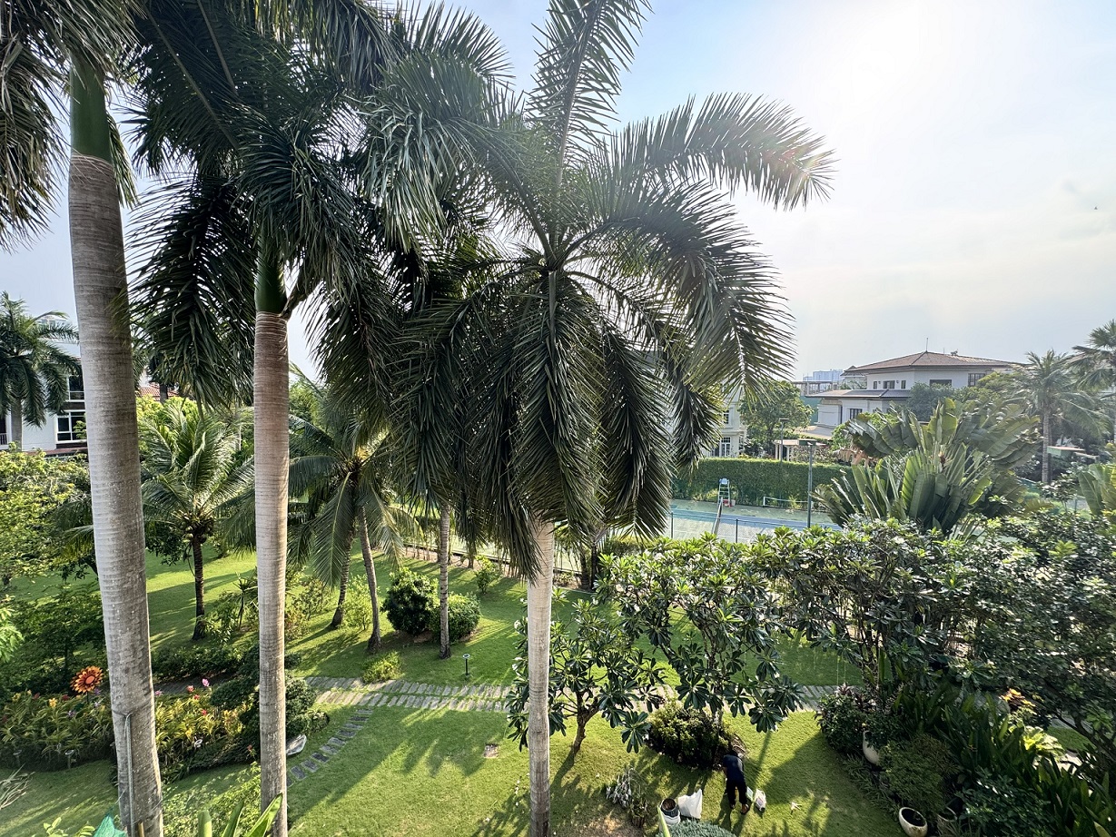 Chateau villa for rent in Phu My Hung, District 7 builds 2 floors with 4 bedrooms design in the most luxurious compound area 3