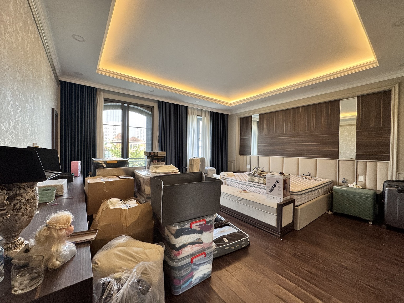 Chateau villa for rent in Phu My Hung, District 7 builds 2 floors with 4 bedrooms design in the most luxurious compound area 15