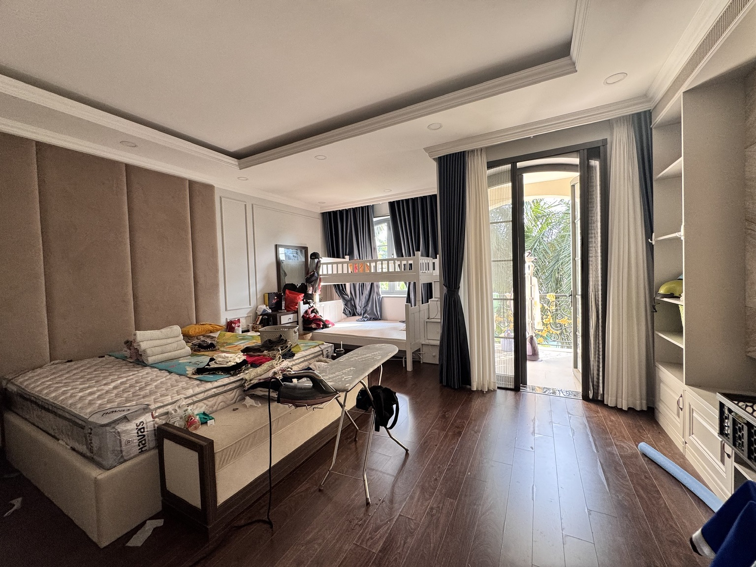 Chateau villa for rent in Phu My Hung, District 7 builds 2 floors with 4 bedrooms design in the most luxurious compound area 13