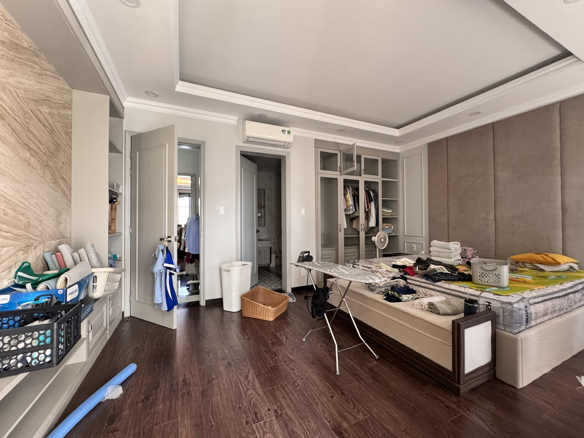 Chateau villa for rent in Phu My Hung, District 7 builds 2 floors with 4 bedrooms design in the most luxurious compound area 9