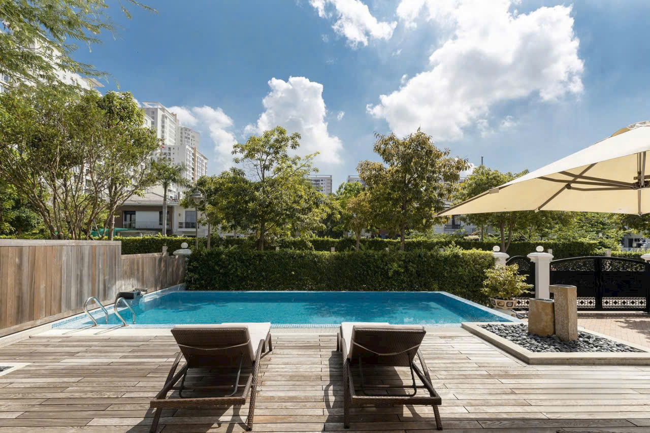 Selling or renting a detached villa in Chateau 4 Phu My Hung, District 7 with 5 floors with a swimming pool – 580m2 1