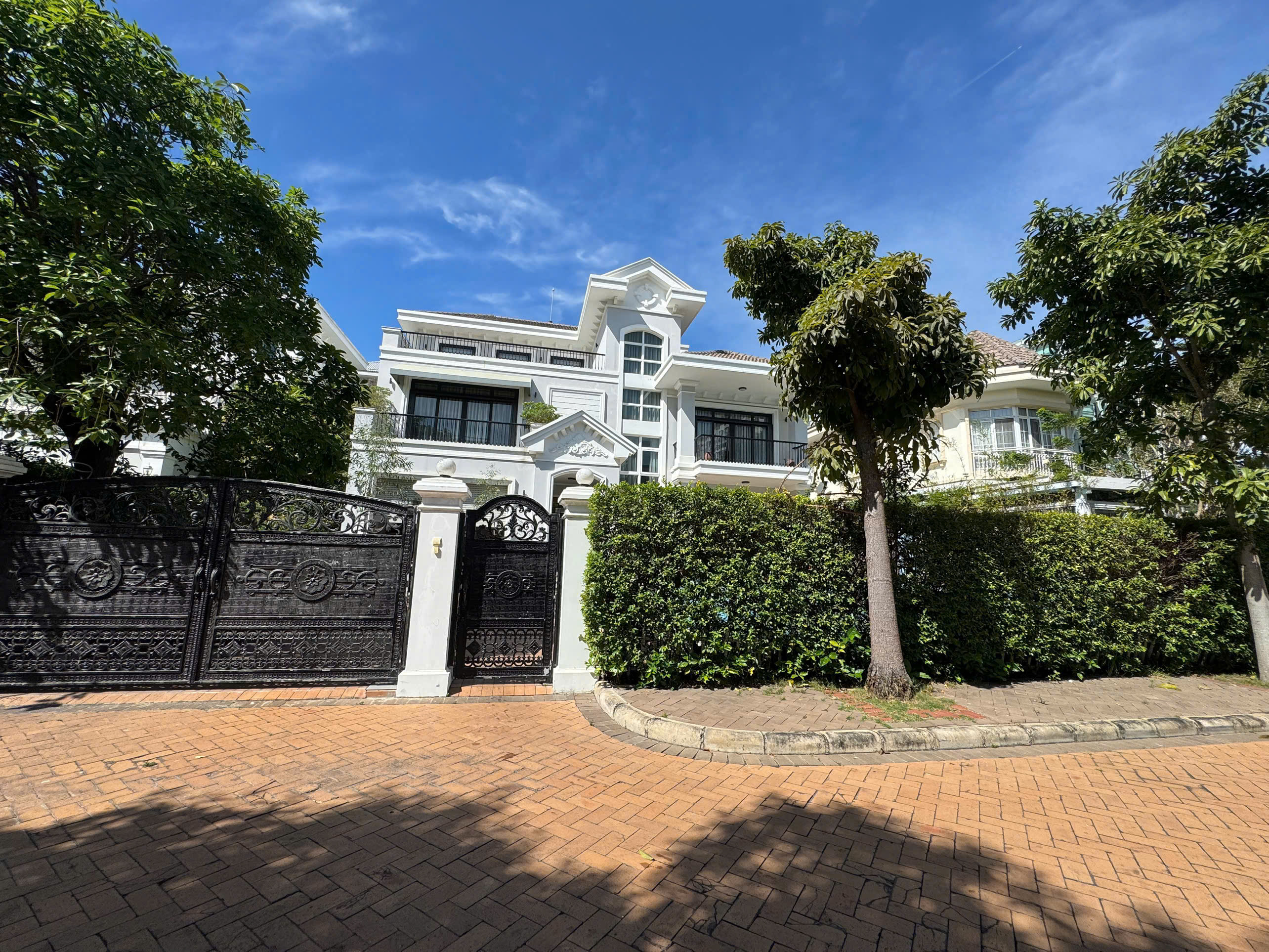 Selling or renting a detached villa in Chateau 4 Phu My Hung, District 7 with 5 floors with a swimming pool – 580m2 12