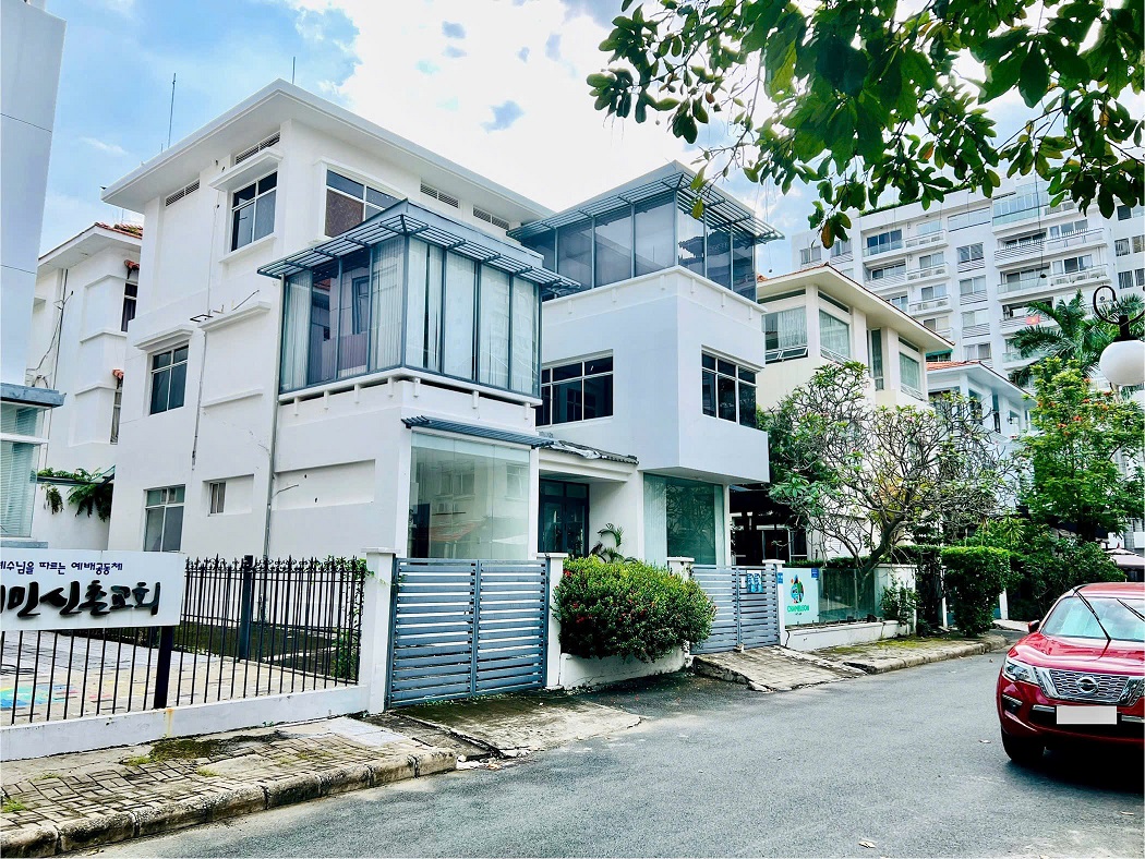 Cho thuê biệt thự đơn lập Mỹ Kim 2 Phú Mỹ Hưng, Quận 7 xây trệt + 2 lầu phòng rộng không nội thất –  1
