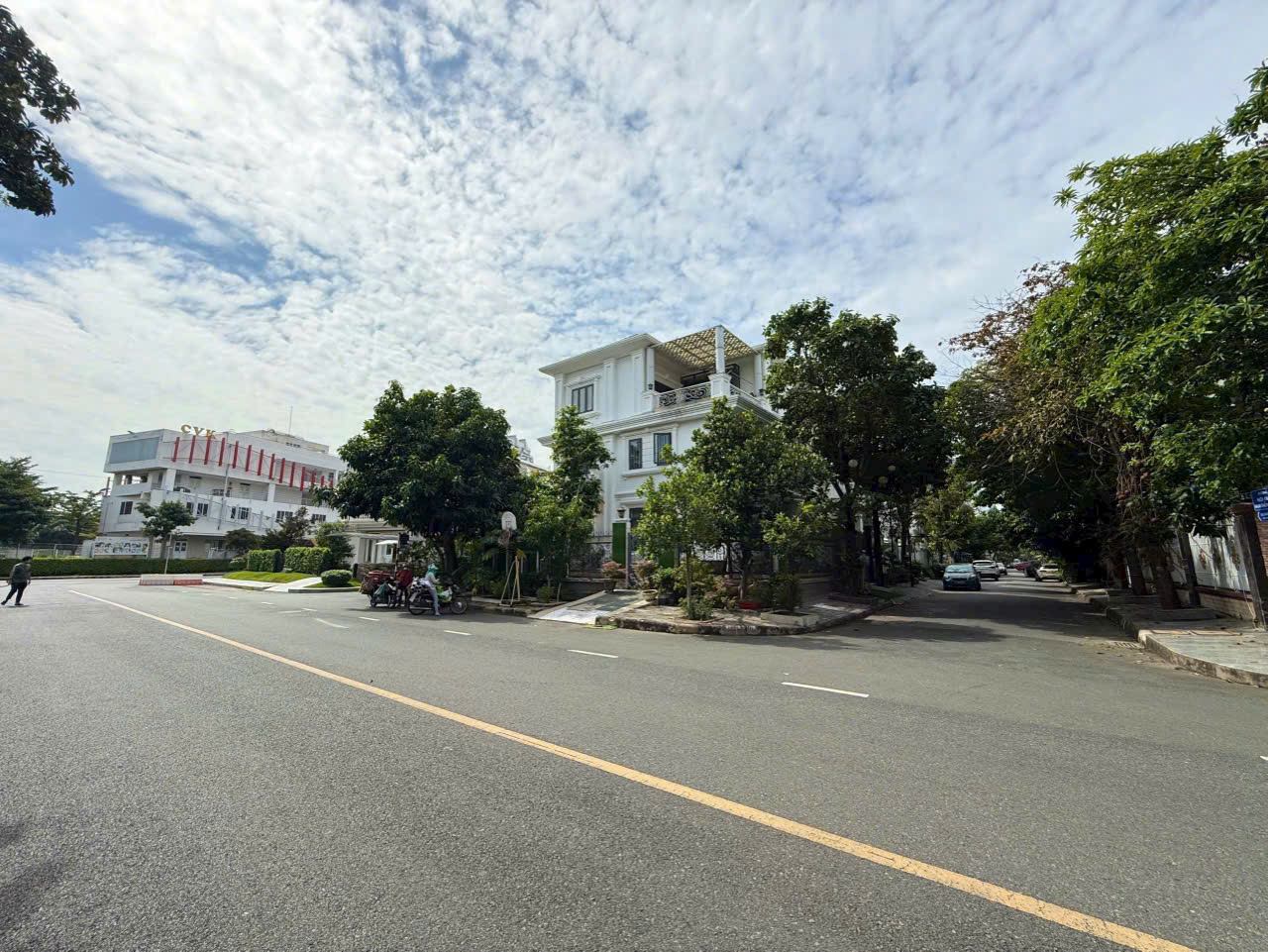 Single villa for sale in Nam Thong Phu My Hung, District 7, corner apartment with 3 facades, 6 bedrooms, swimming pool 3