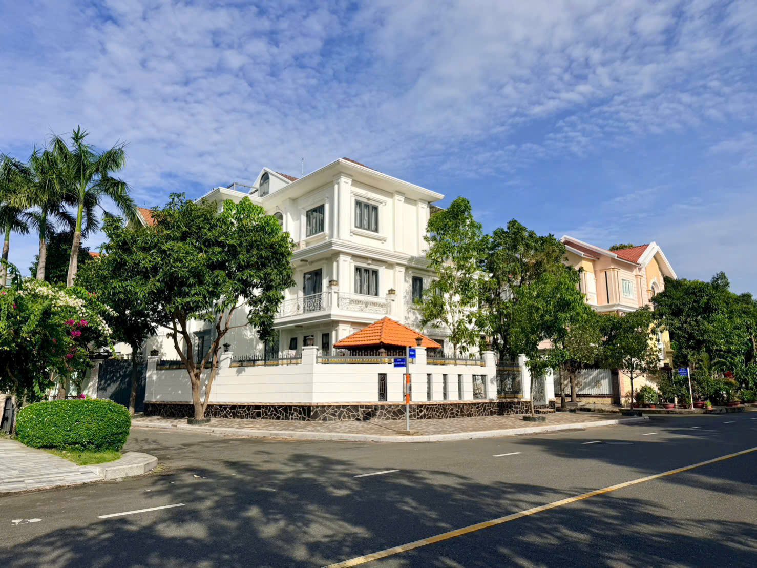 Bán biệt thự đơn lập Nam Thông 2 Phú Mỹ Hưng, Quận 7 xây 5 tầng có 6 phòng ngủ, hồ bơi – 285m2 2