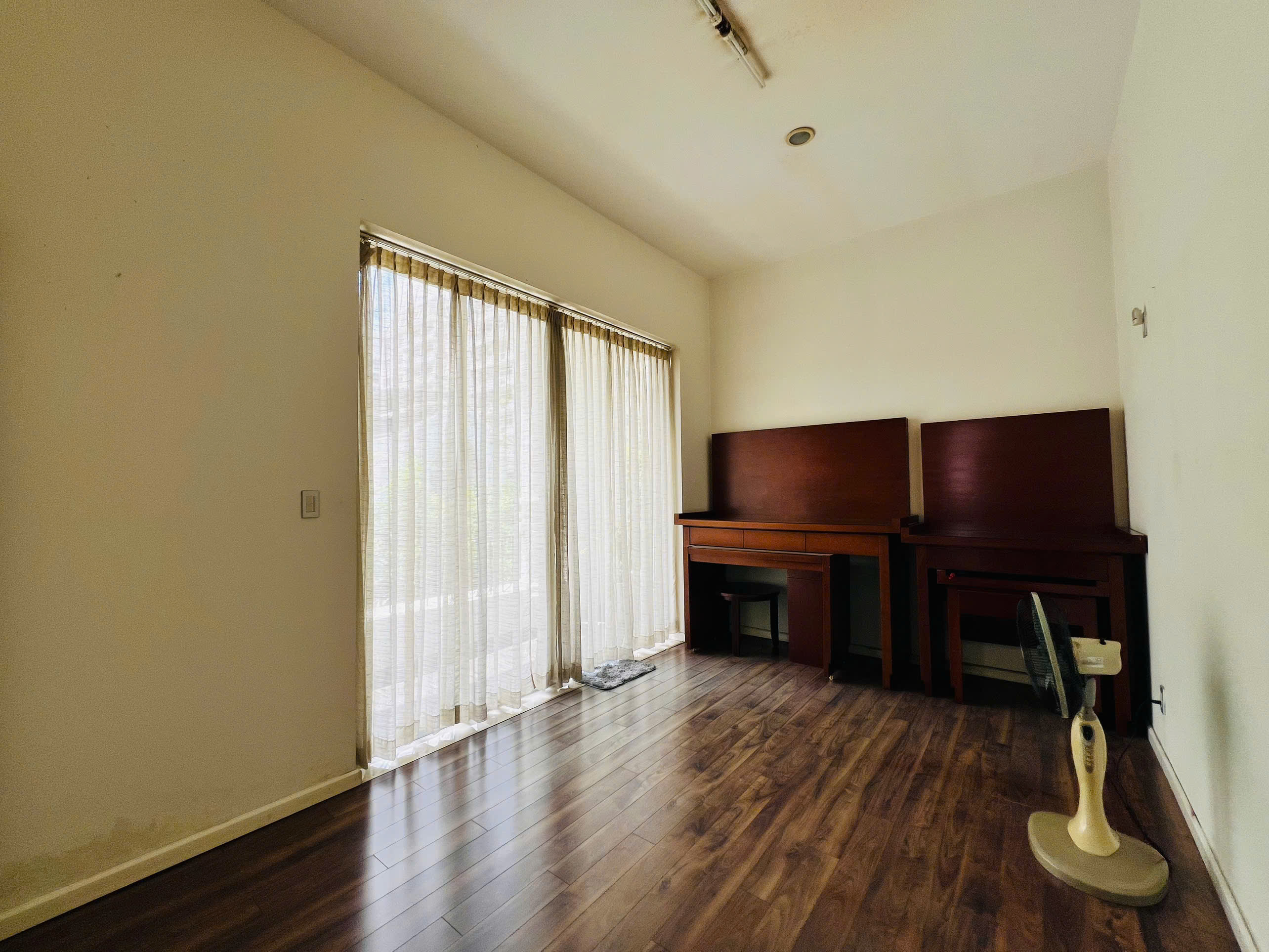 Selling a pair of detached villas My Van Phu My Hung in the corner of the park built 3 floors with 7 bedrooms – 496m2 12