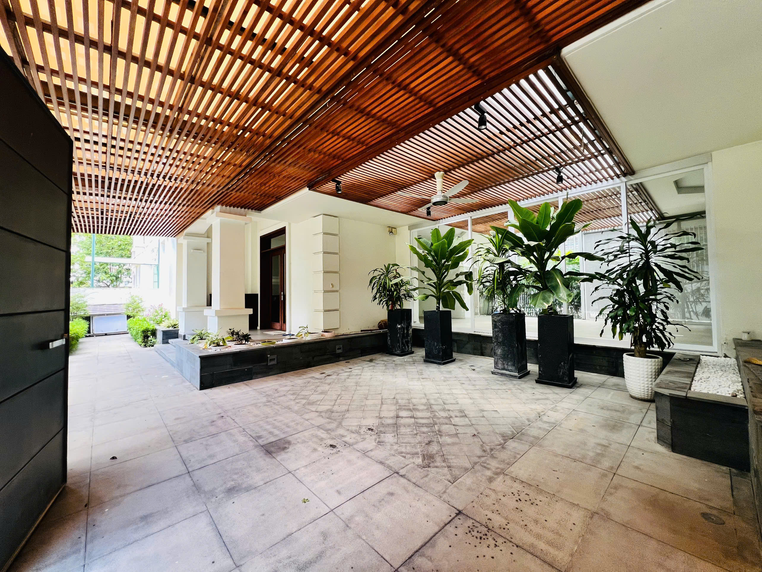 Selling a pair of detached villas My Van Phu My Hung in the corner of the park built 3 floors with 7 bedrooms – 496m2 10