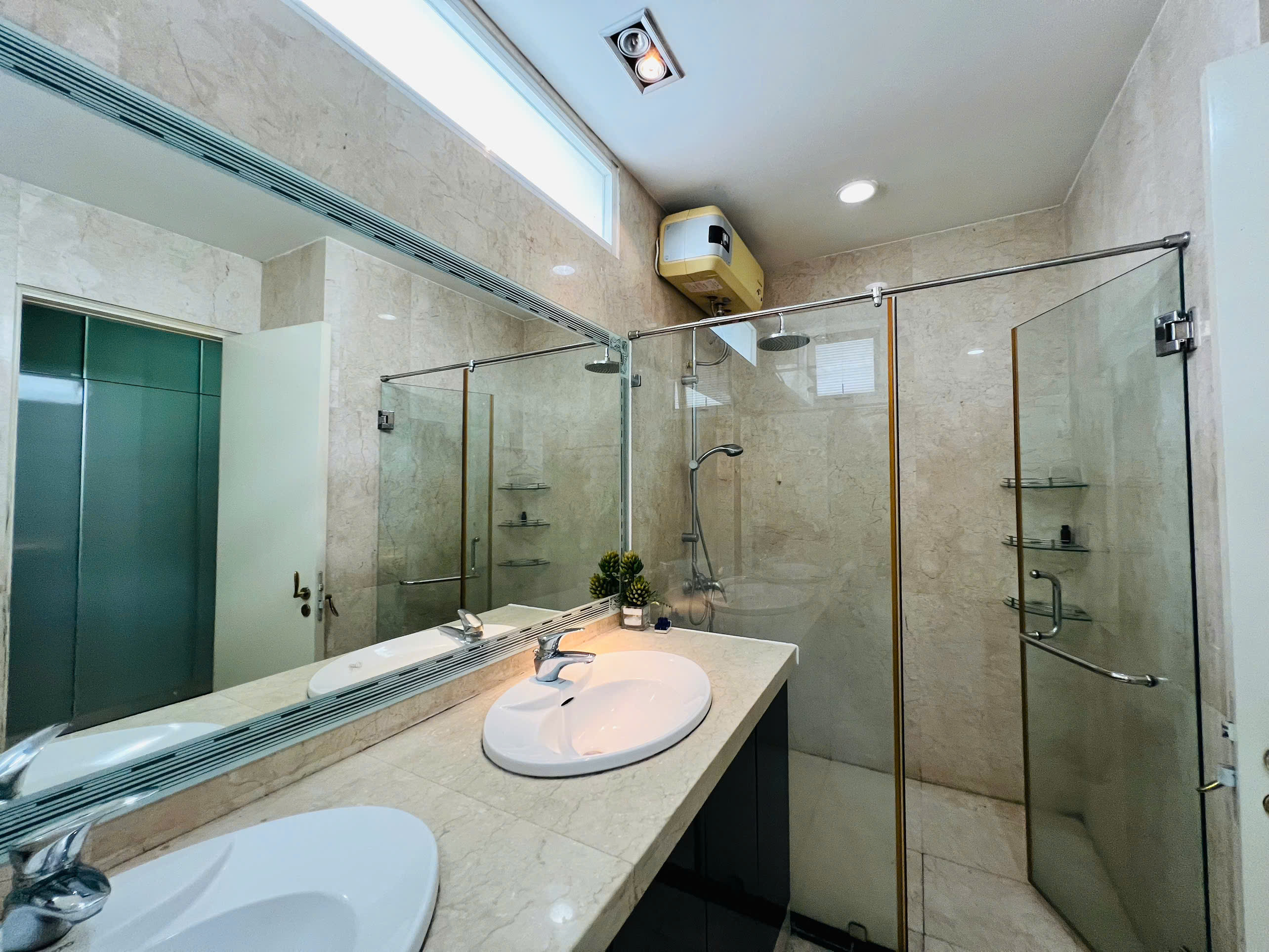 Selling a pair of detached villas My Van Phu My Hung in the corner of the park built 3 floors with 7 bedrooms – 496m2 5