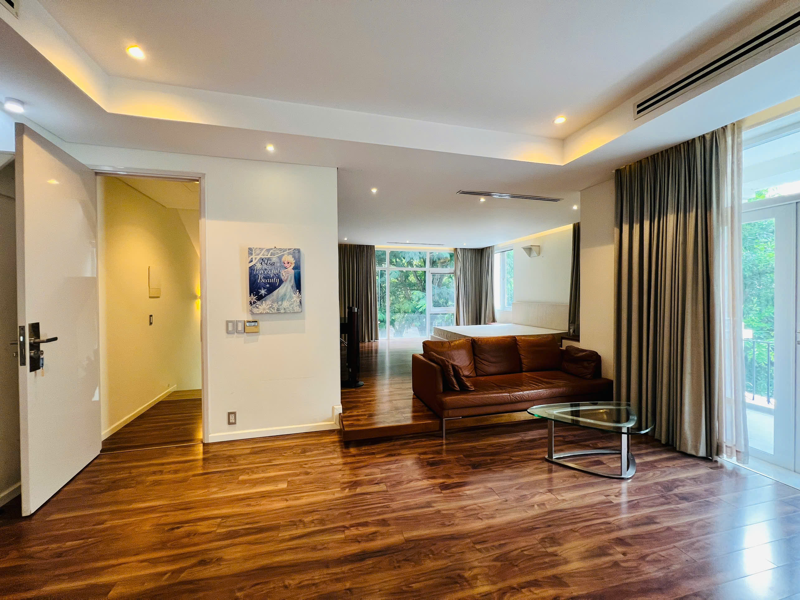 Selling a pair of detached villas My Van Phu My Hung in the corner of the park built 3 floors with 7 bedrooms – 496m2 3