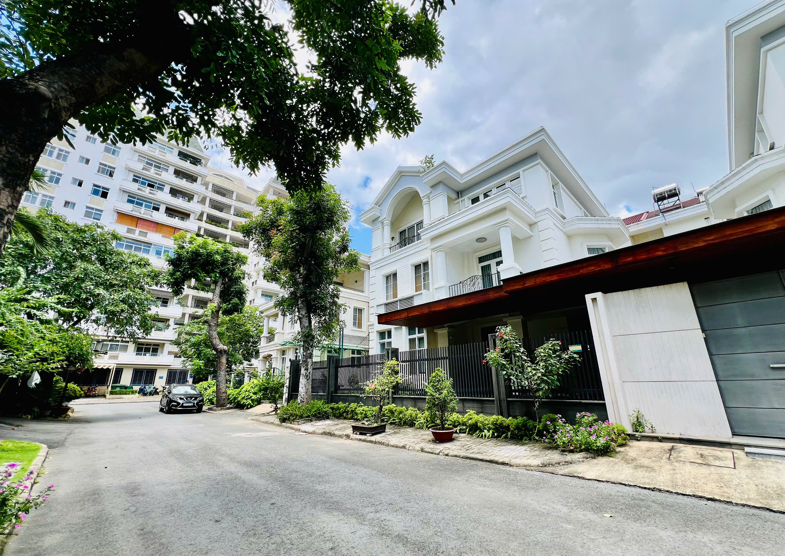 Selling a pair of detached villas My Van Phu My Hung in the corner of the park built 3 floors with 7 bedrooms – 496m2 19