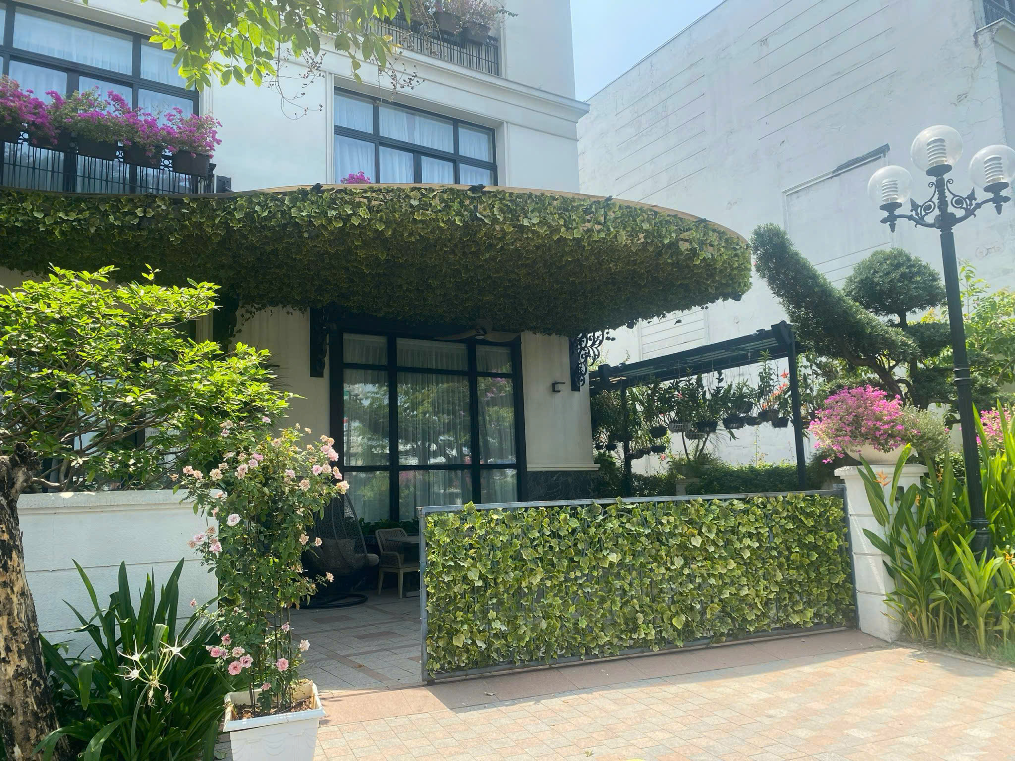 Bán biệt thự đơn lập Vinhomes Central Park, Quận Bình Thạnh đối diện và trong khu Landmark 81
