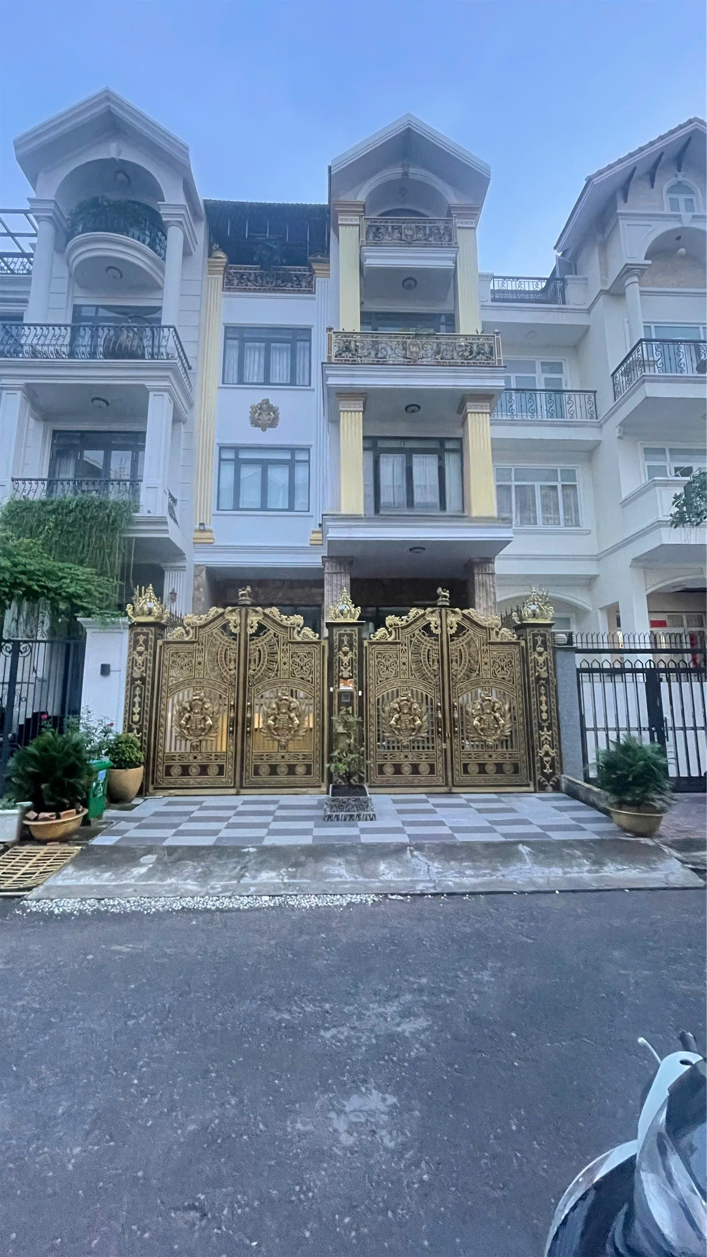 Villa for sale on Street 14, Him Lam residential area, District 7 with 5 floors, elevator, red wood furniture