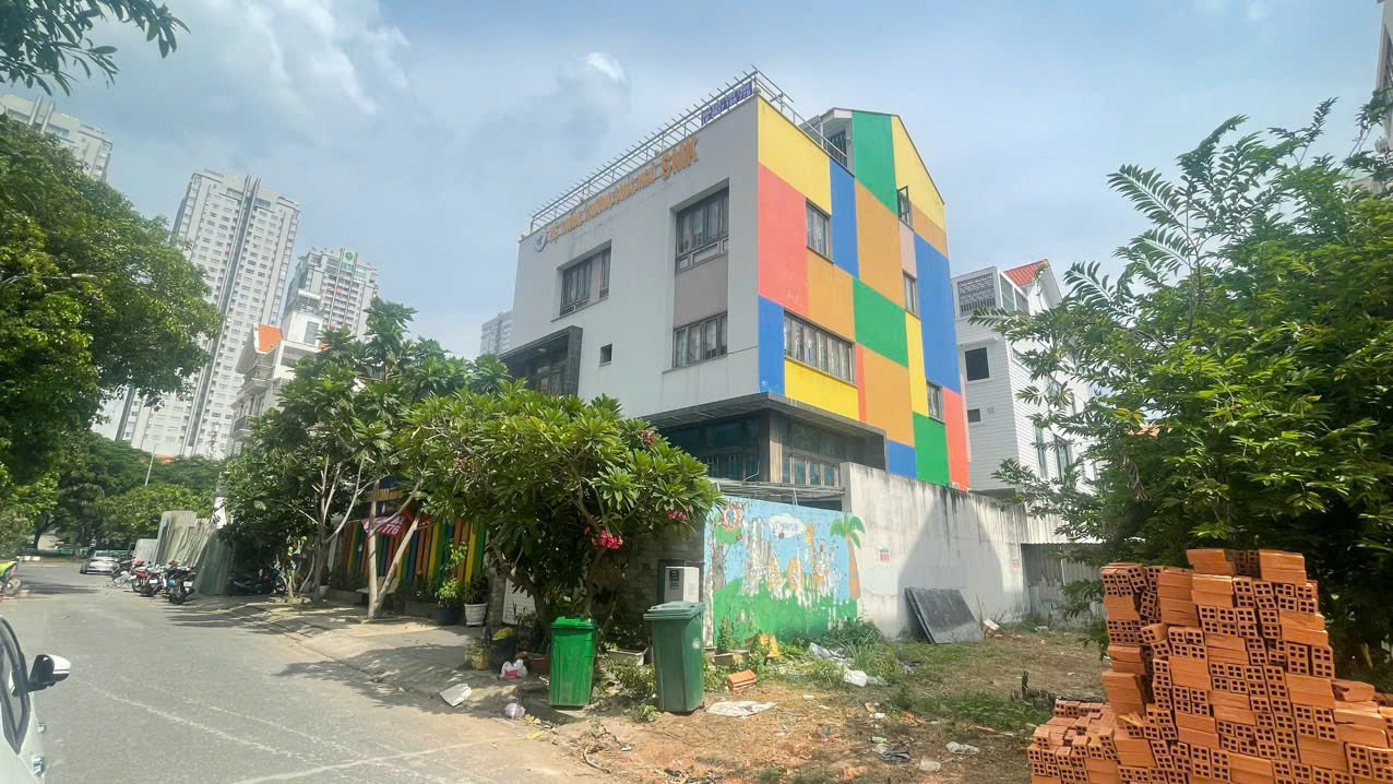 Selling or renting a villa on Street No. 10 in Him Lam area, District 7 with 4 floors of newly repaired houses 4