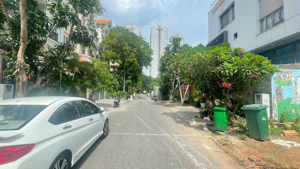Selling or renting a villa on Street No. 10 in Him Lam area, District 7 with 4 floors of newly repaired houses 3