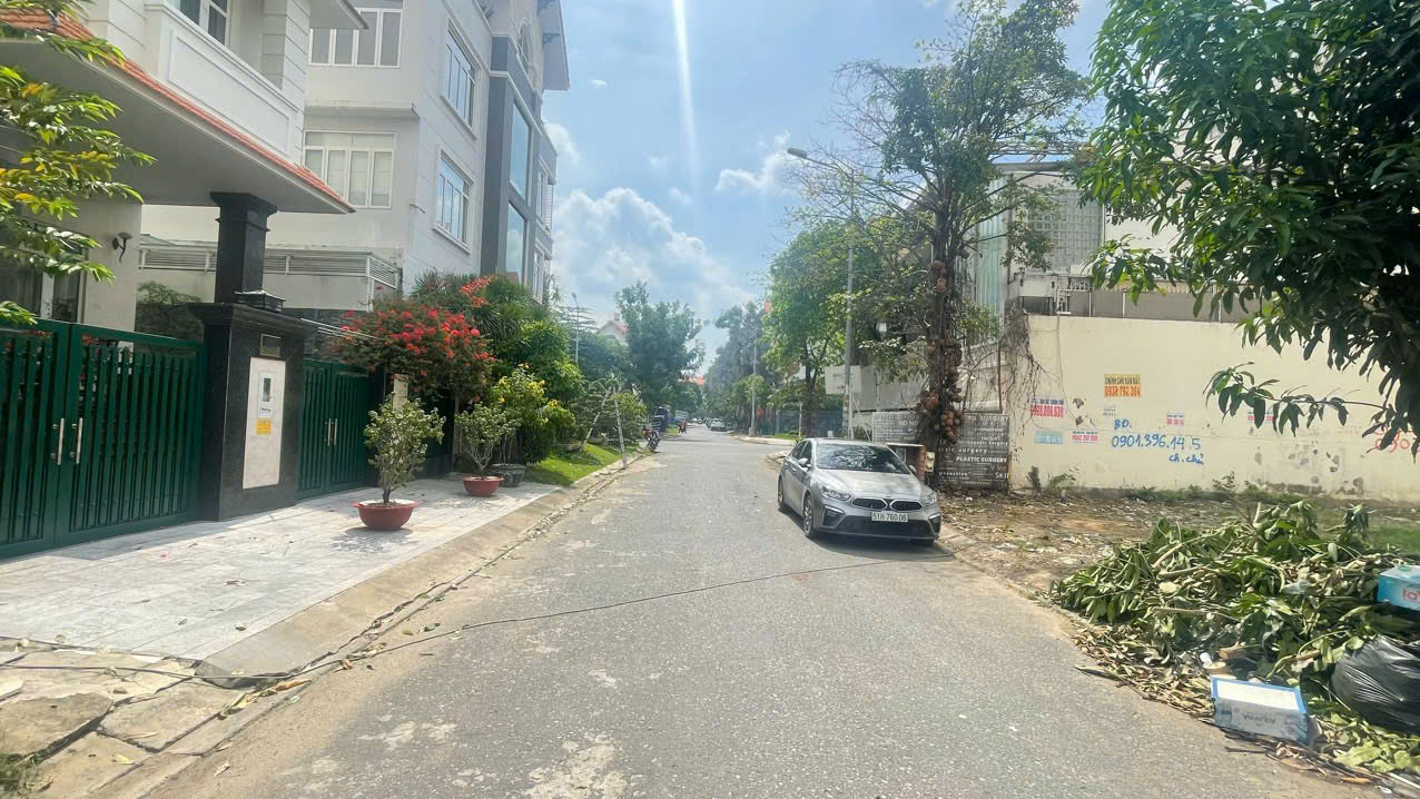 Selling or renting a villa on Street No. 10 in Him Lam area, District 7 with 4 floors of newly repaired houses 2