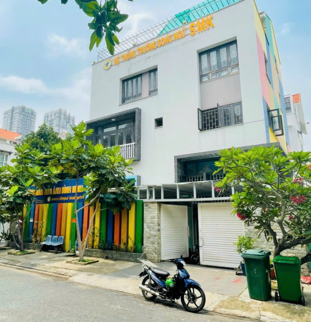 Selling or renting a villa on Street No. 10 in Him Lam area, District 7 with 4 floors of newly repaired houses 1
