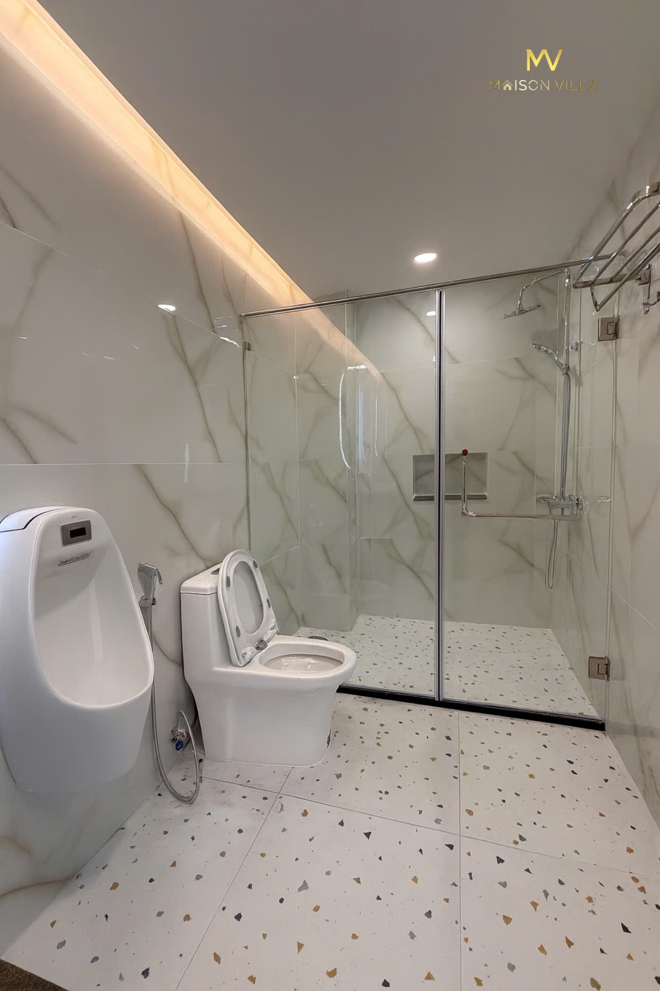 Cho thuê biệt thự Everrich Riverside Quận 7 thiết kế 7 phòng ngủ có hồ bơi muối khoáng, thang máy –  9