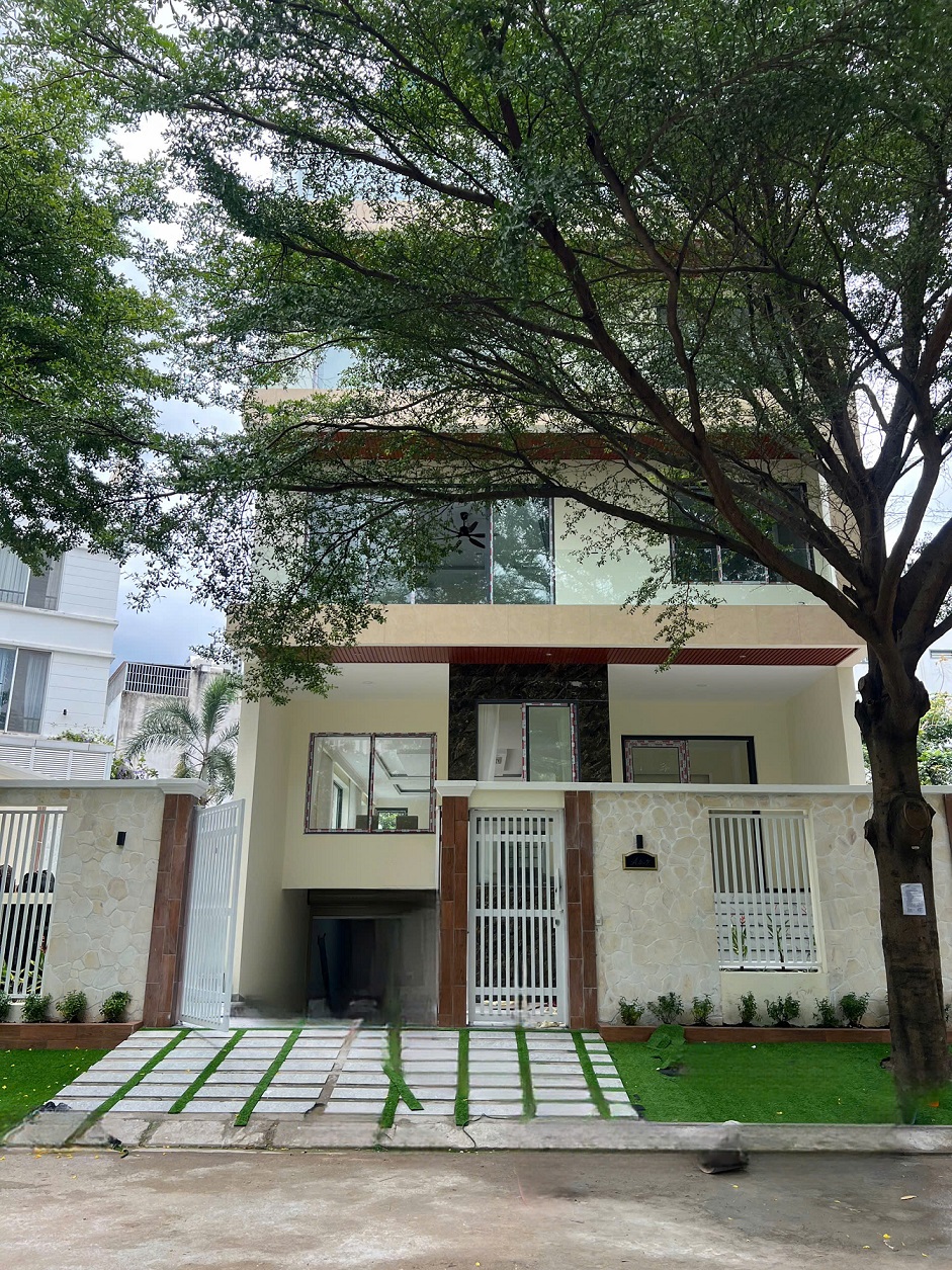 Cho thuê biệt thự Everrich Riverside Quận 7 thiết kế 7 phòng ngủ có hồ bơi muối khoáng, thang máy – 