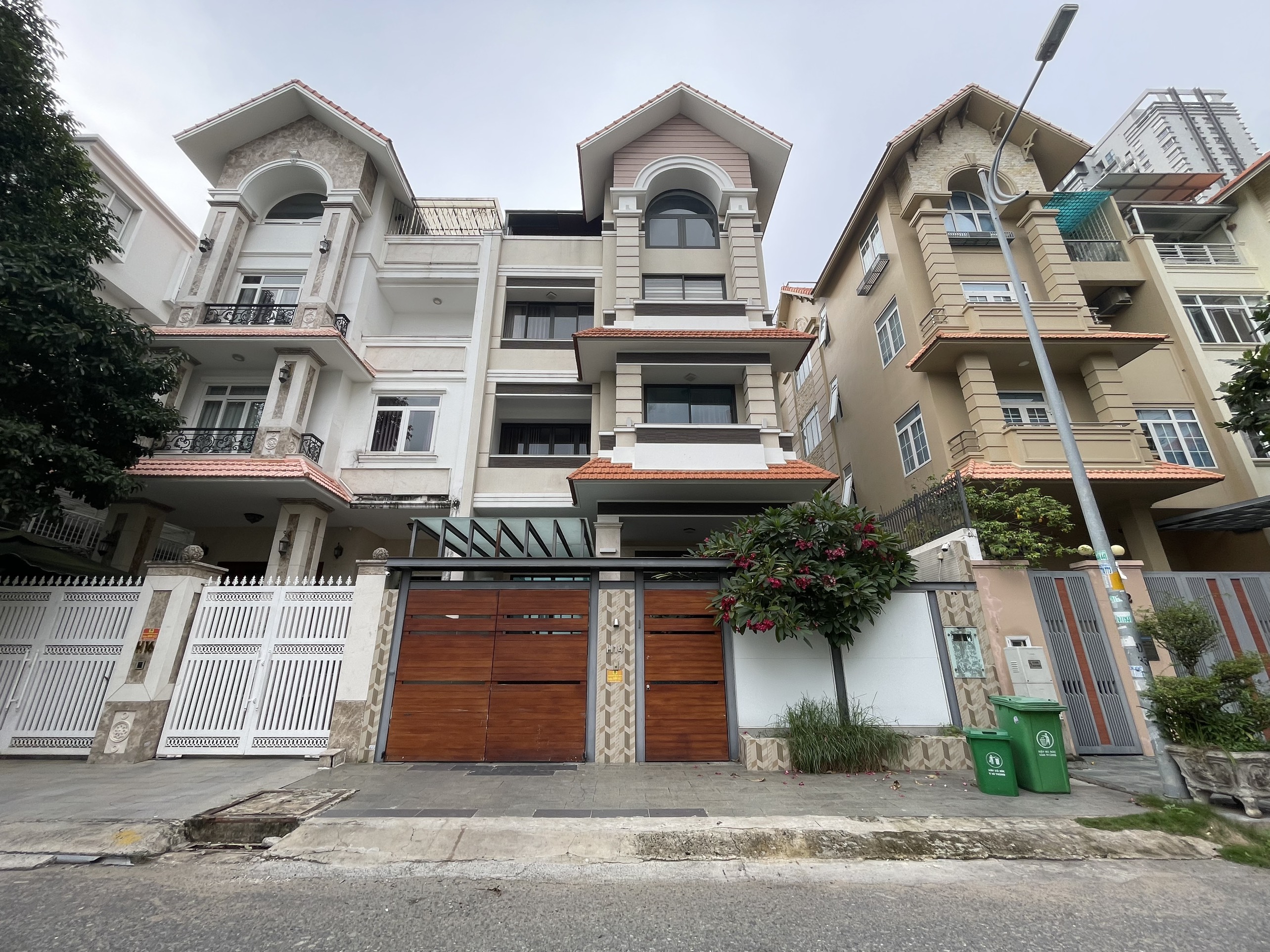 Him Lam villa for sale, District 7 house with swimming pool, elevator next to the park