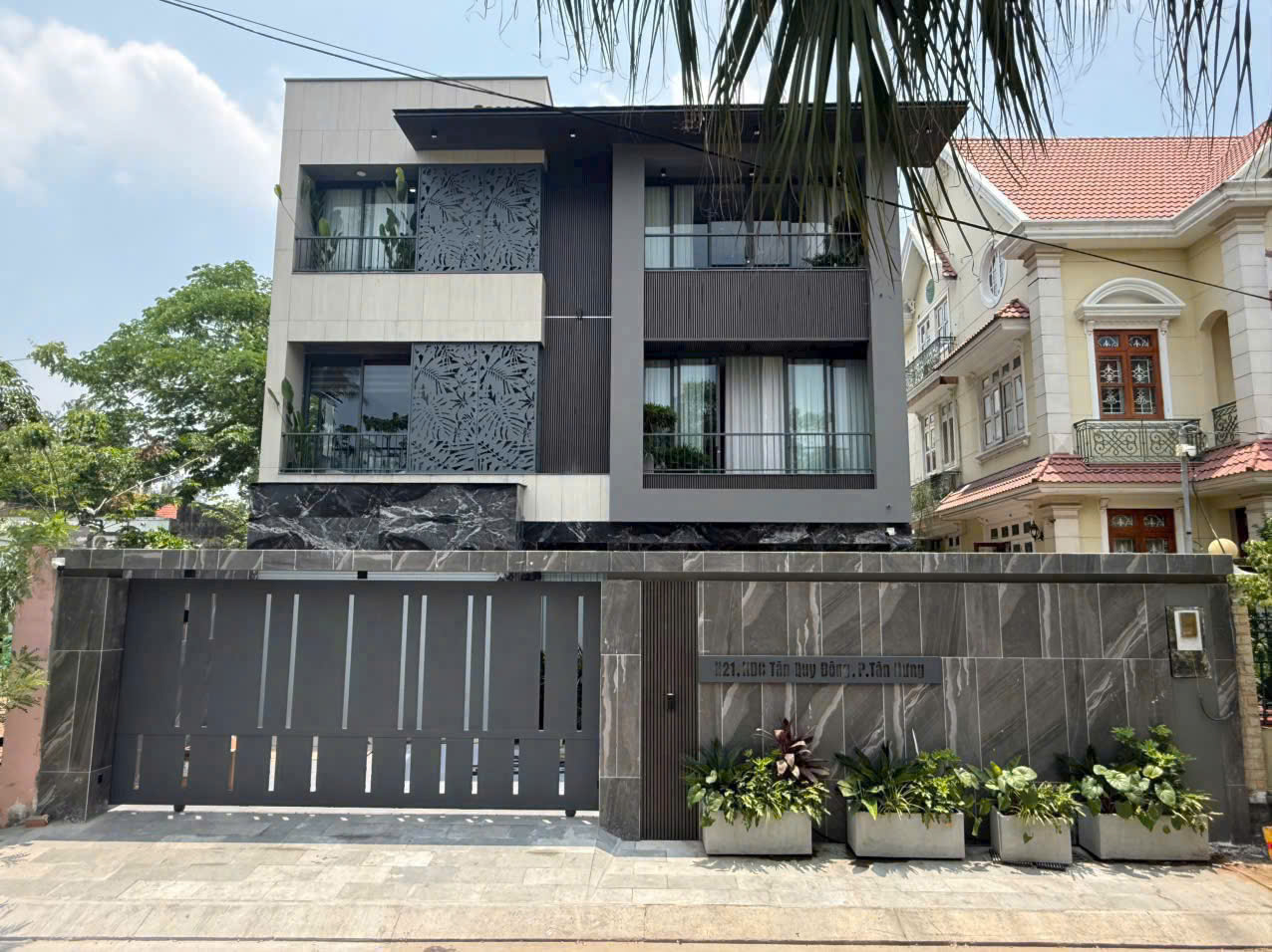 Bán biệt thự KDC Tân Quy Đông, Quận 7 thiết kế 4 phòng ngủ, kế sông mát mẻ quanh năm – 240m2