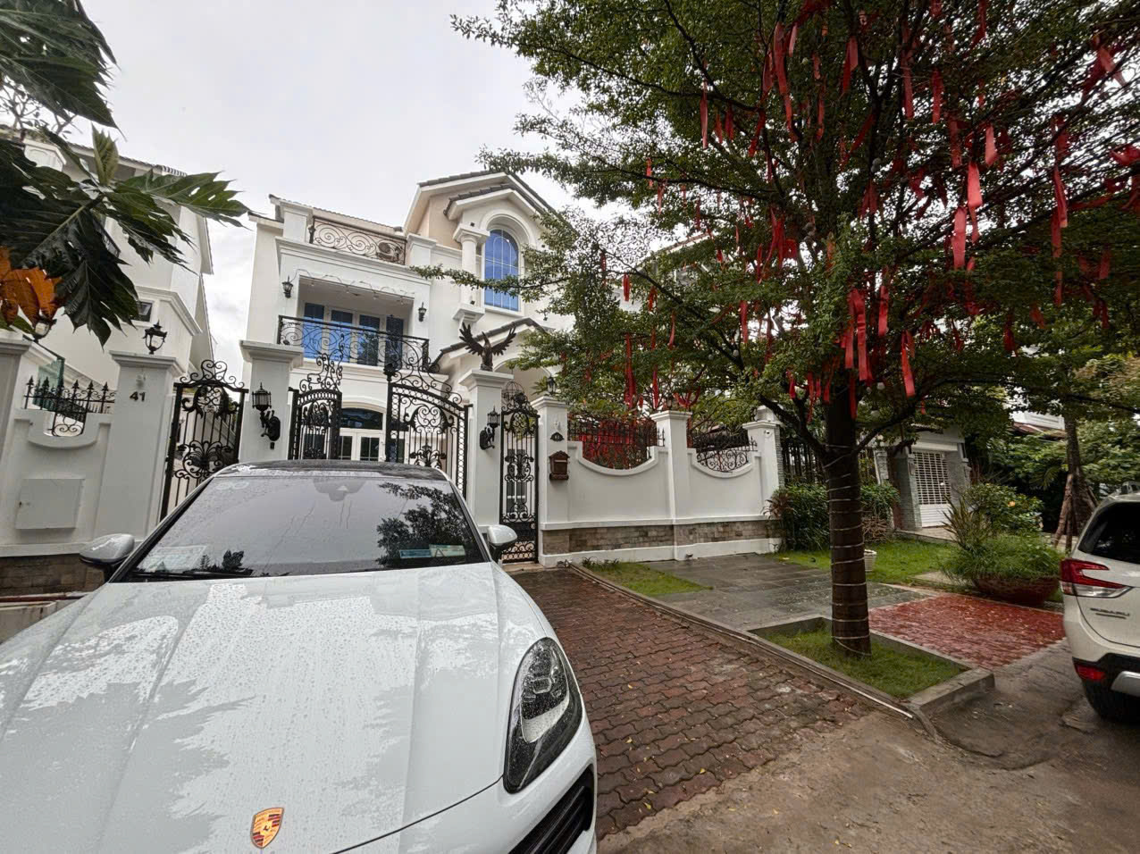 Villas for sale in Compound Nam Phu area, District 7 built 3 floors with 5 bedrooms, next to the river – 264m2