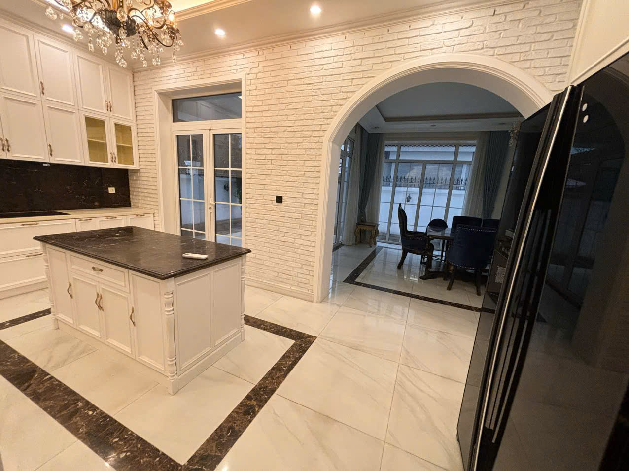 Villas for sale in Compound Nam Phu area, District 7 built 3 floors with 5 bedrooms, next to the river – 264m2 2
