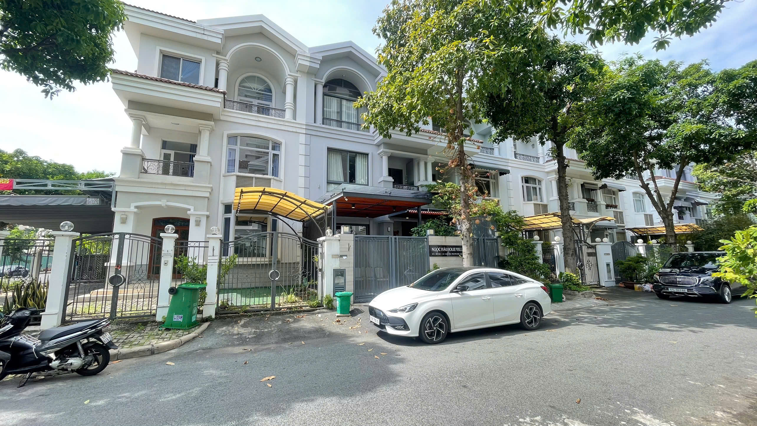 Bán biệt thự liền kề Nam Viên Phú Mỹ Hưng, Quận 7 xây 4 tầng nhà siêu đẹp cạnh công viên – 126m2