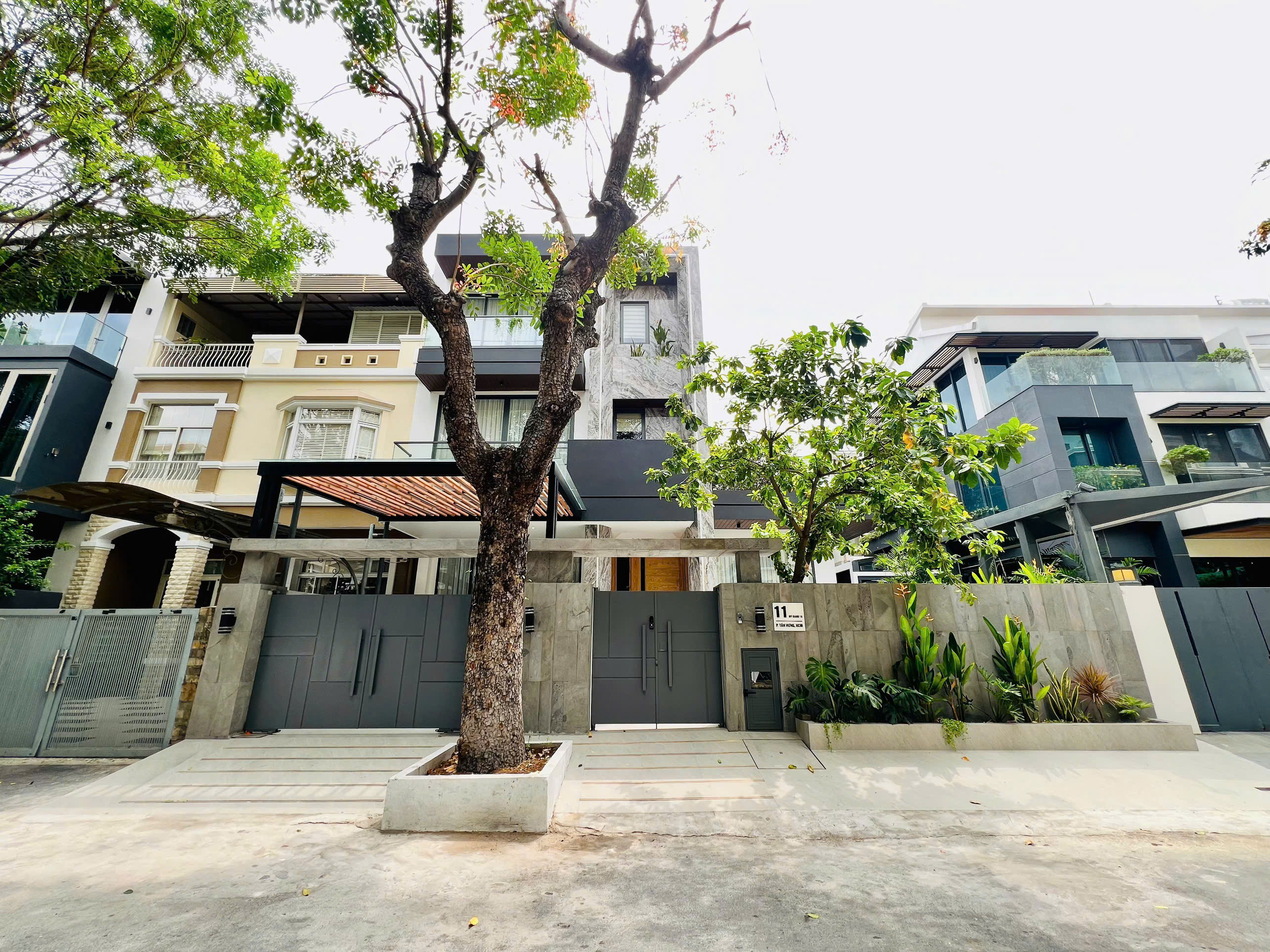 My Giang 1A Phu My Hung villa for sale, District 7 Built 3 floors with 4 bedrooms with elevator facing Southwest – 211.5m2