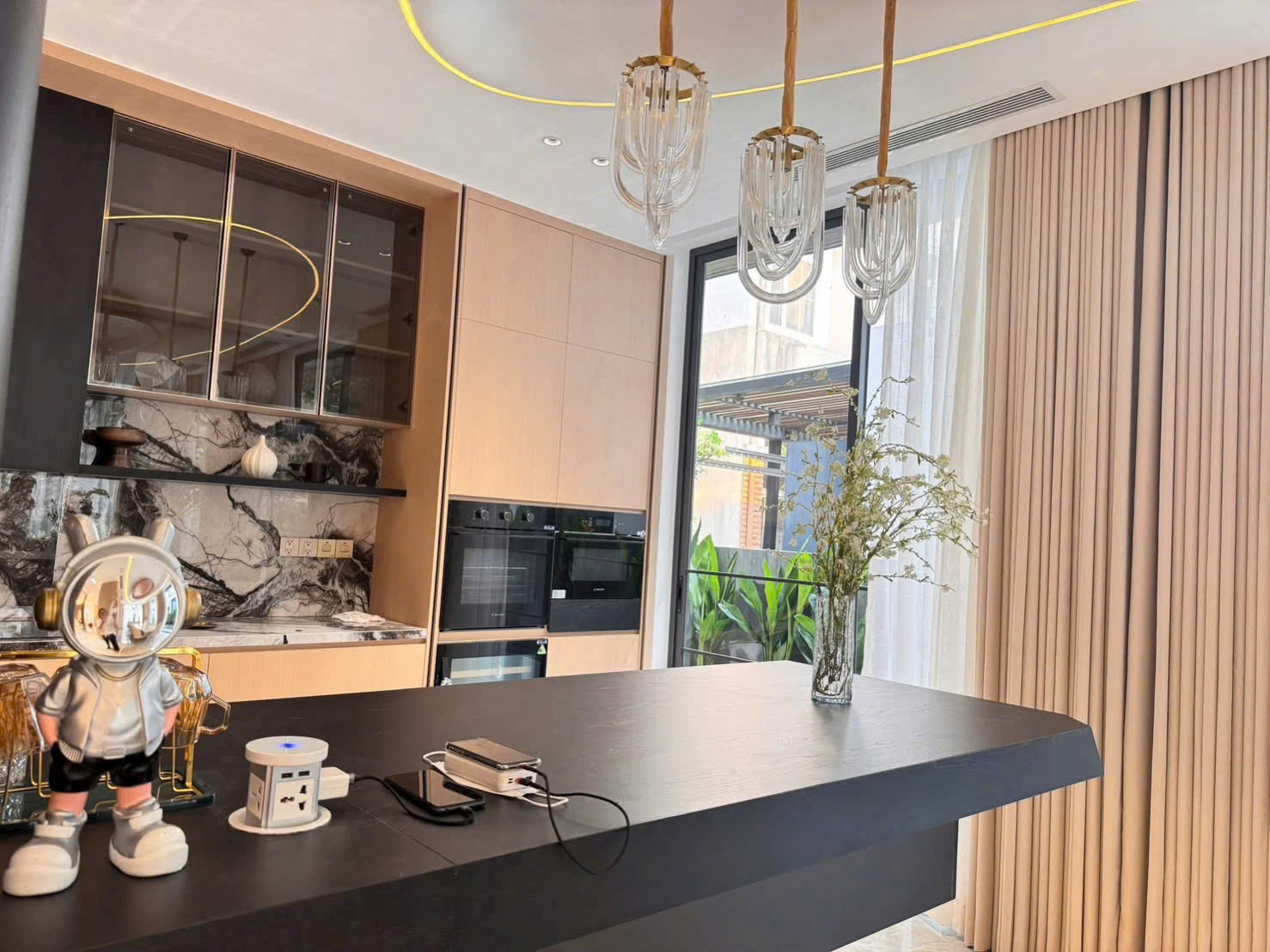 My Giang 1A Phu My Hung villa for sale, District 7 Built 3 floors with 4 bedrooms with elevator facing Southwest – 211.5m2 3