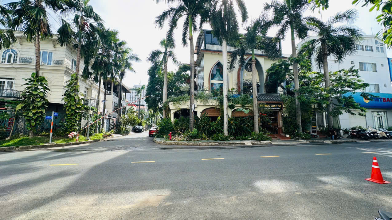 Bán biệt thự Mỹ Hoàng Phú Mỹ Hưng căn góc xây trệt + 2 lầu đang có hợp đồng thuê đến 2030 – 230m2 5
