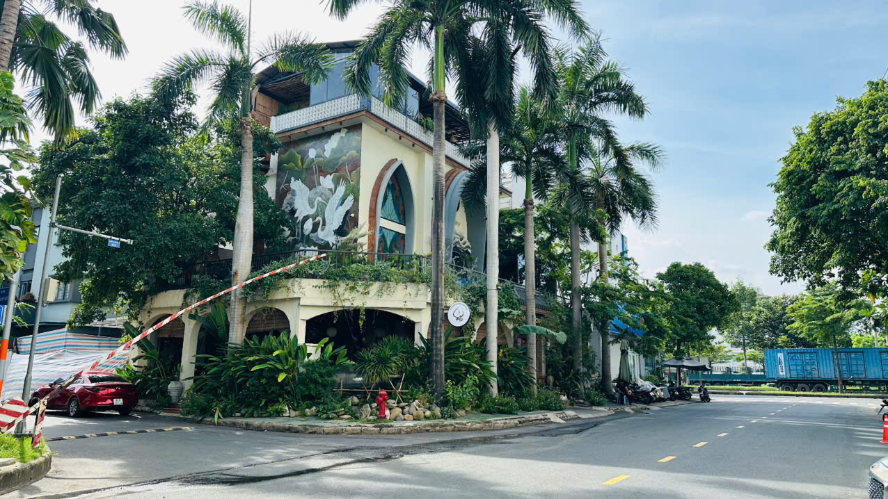 Bán biệt thự Mỹ Hoàng Phú Mỹ Hưng căn góc xây trệt + 2 lầu đang có hợp đồng thuê đến 2030 – 230m2 2