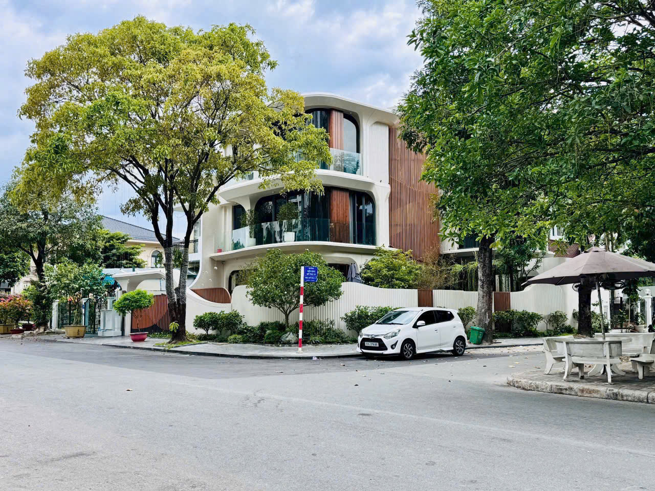 My Phu 1 Phu villa for sale, Phu My Hung, District 7, corner apartment, 2 facades, 3 floors, 4 bedrooms design – 291.5m2 2