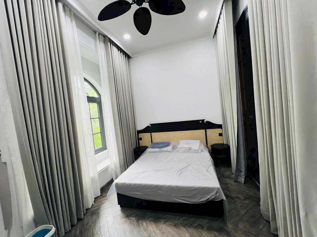 Bán biệt thự Mỹ Thái 1A Phú Mỹ Hưng, Quận 7 xây 3 tầng có 3 phòng ngủ 2 mặt tiền trước sau – 126m2 3