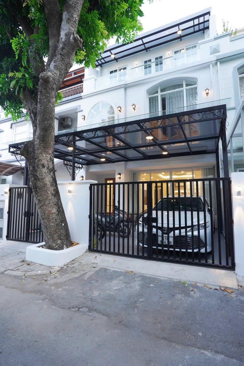My Thai villa for rent 1C Phu My Hung, District 7 built 3 floors with 4 bedrooms in the Northeast direction – 126m2