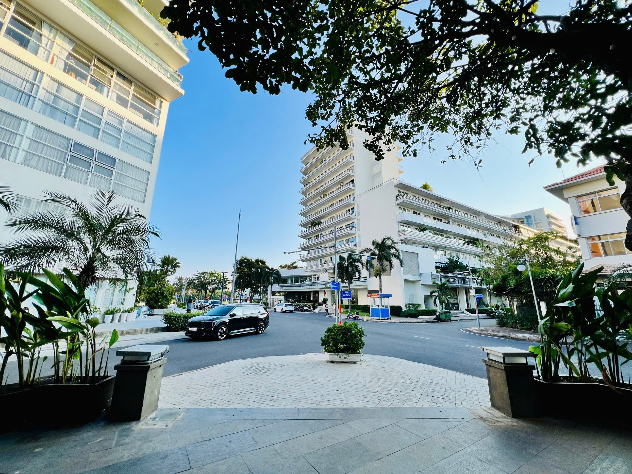 Selling or renting My Tu Phu My Hung villa, District 7, corner of Nguyen Cao street, built 3 floors – 390.5m2 3