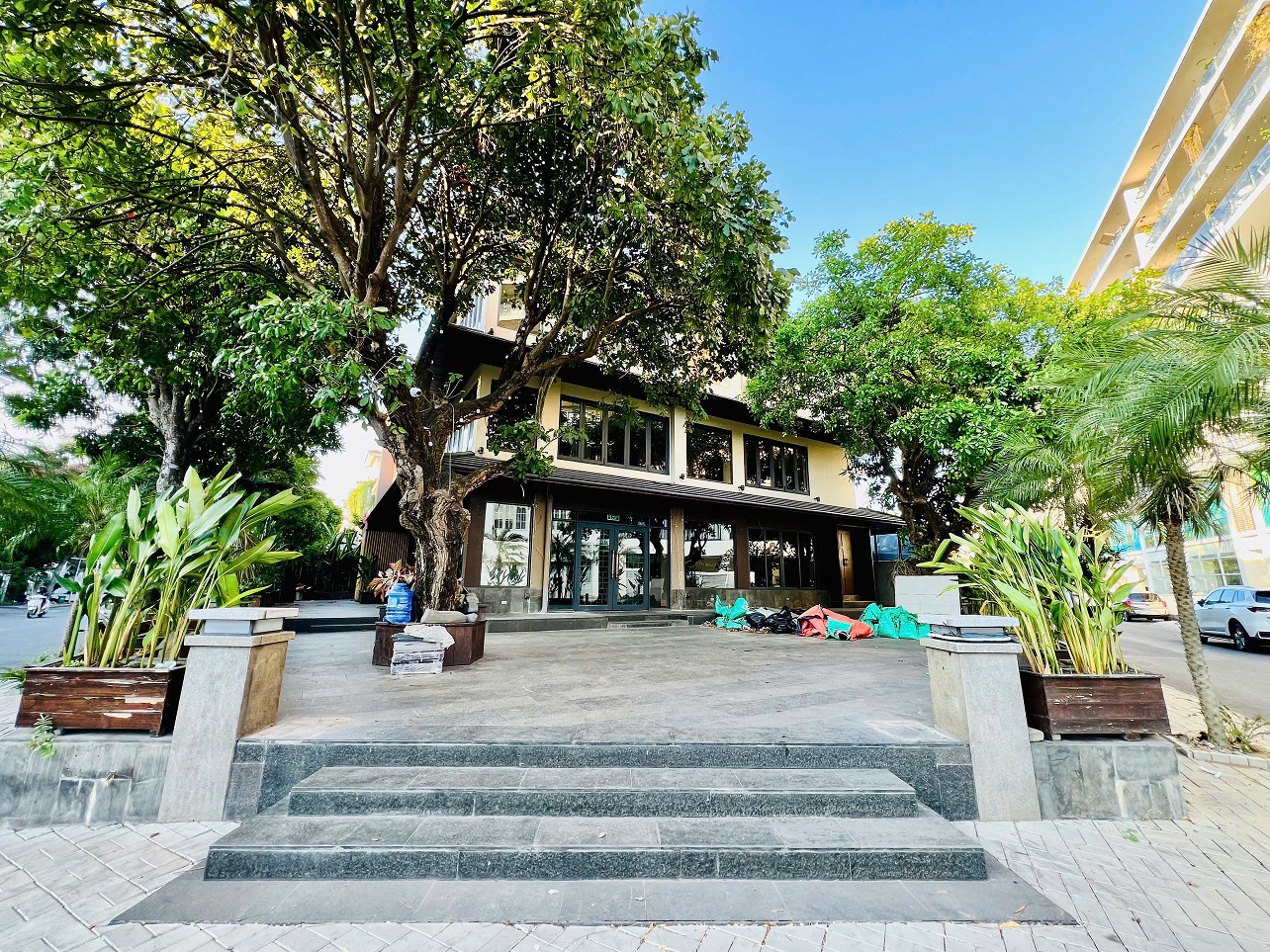 Selling or renting My Tu Phu My Hung villa, District 7, corner of Nguyen Cao street, built 3 floors – 390.5m2 2