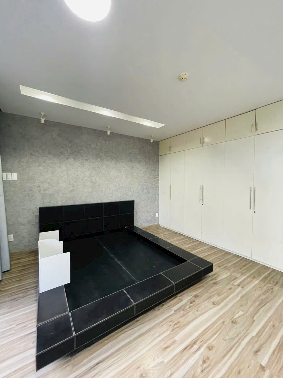 Bán biệt thự Nam Thông 2 Phú Mỹ Hưng xây 4 tầng thiết kế 3 phòng ngủ có thang máy – 144m2 1
