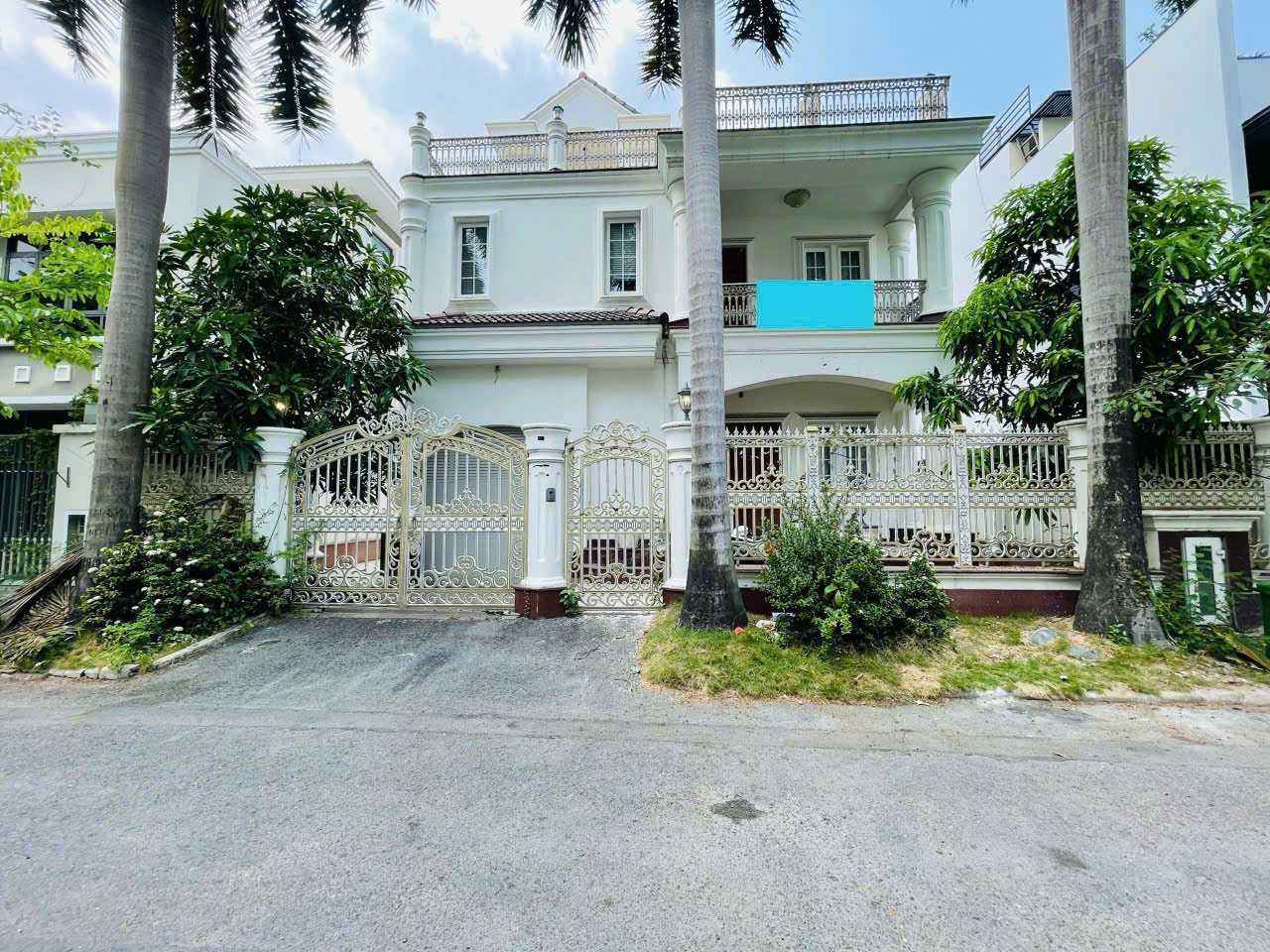 Villa for rent in Nam Thong 3 Phu My Hung, District 7 with basement + ground floor + 2 floors with 5 bedrooms – 252m2