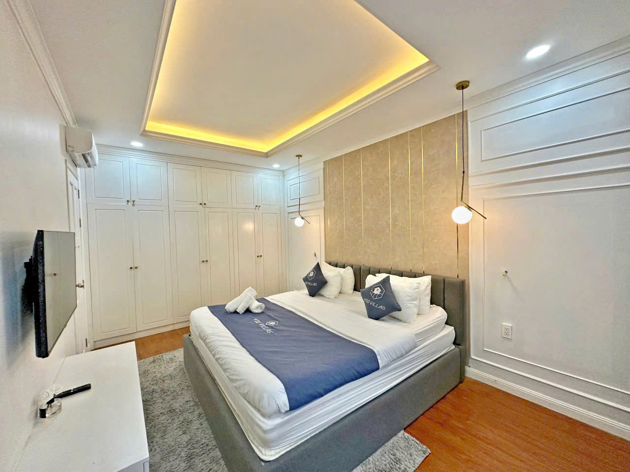 Nguyen Van Linh villa for rent, District 7 with 5 bedrooms with private pool high-class furniture 2