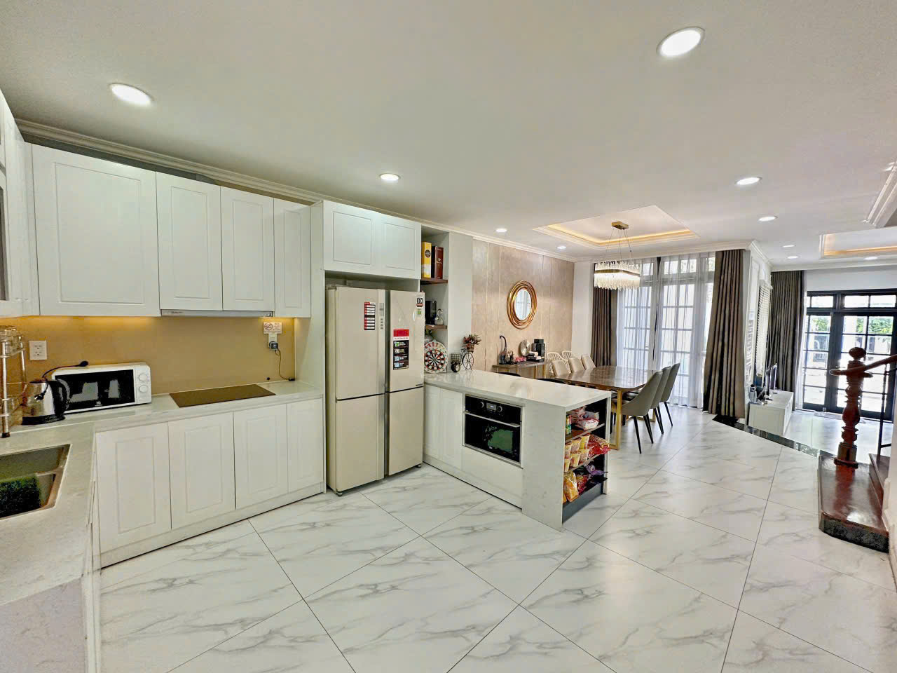 Nguyen Van Linh villa for rent, District 7 with 5 bedrooms with private pool high-class furniture 1