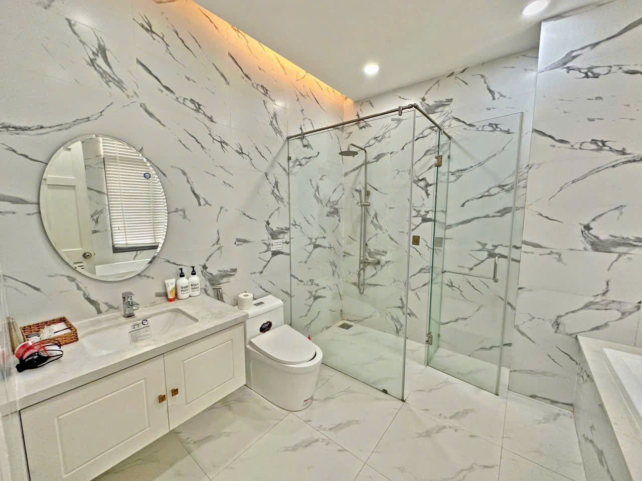 Nguyen Van Linh villa for rent, District 7 with 5 bedrooms with private pool high-class furniture 5