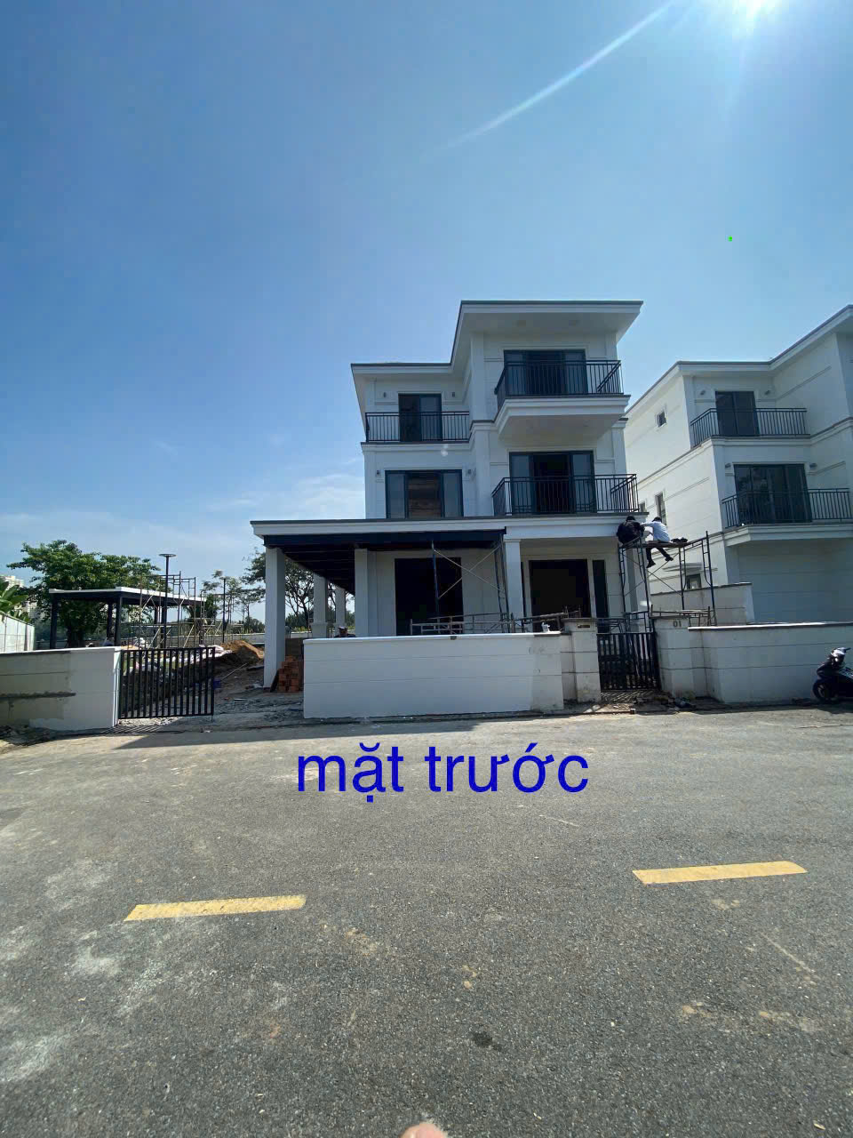 Bán biệt thự sân vườn Nine South, Nhà Bè nhà thô 3 tầng khu compound liền kề sông lớn, có sẵn ô hồ b