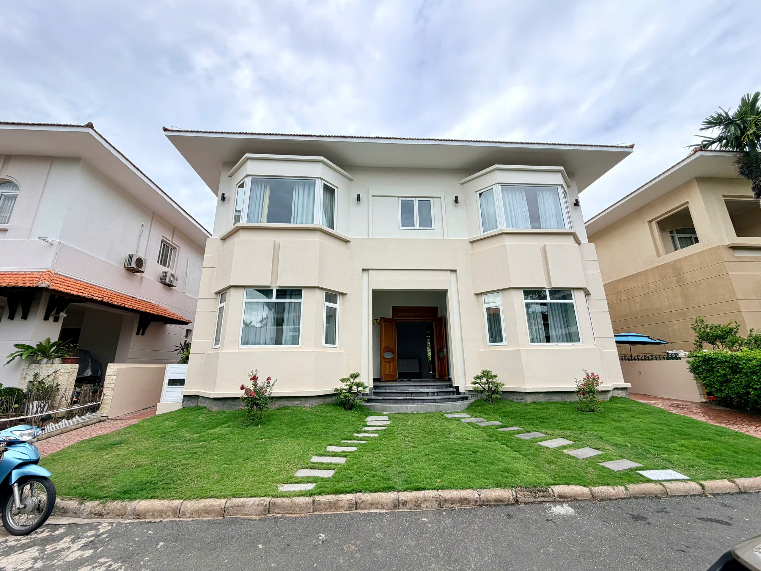 Phu Gia Phu My Hung villa for rent with ground floor + floor with 4 bedrooms garden – 317.3m2 14
