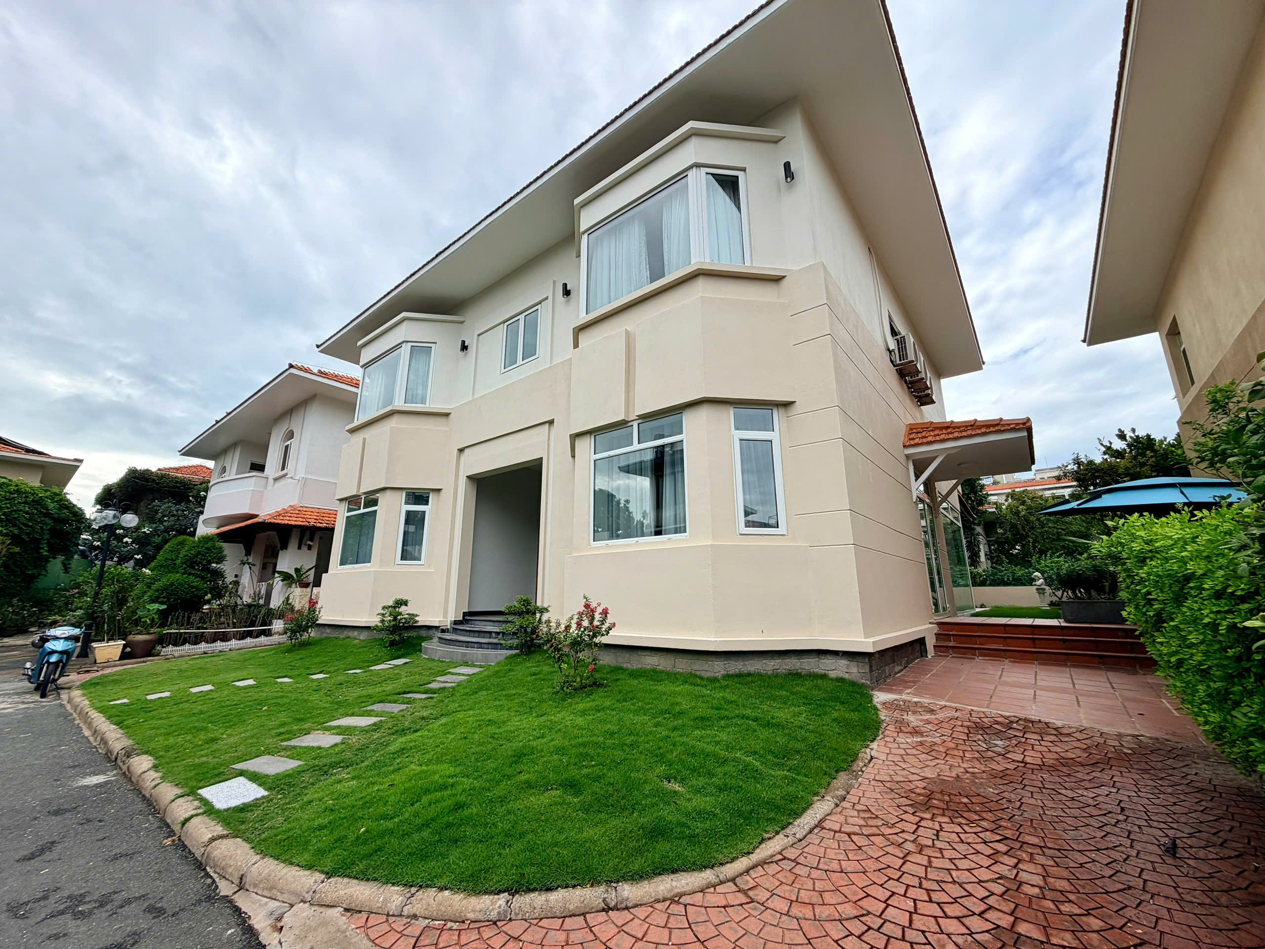 Phu Gia Phu My Hung villa for rent with ground floor + floor with 4 bedrooms garden – 317.3m2 5